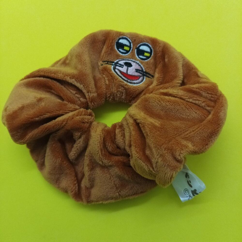 Bread thief pan dorobou scrunchie hair accessory